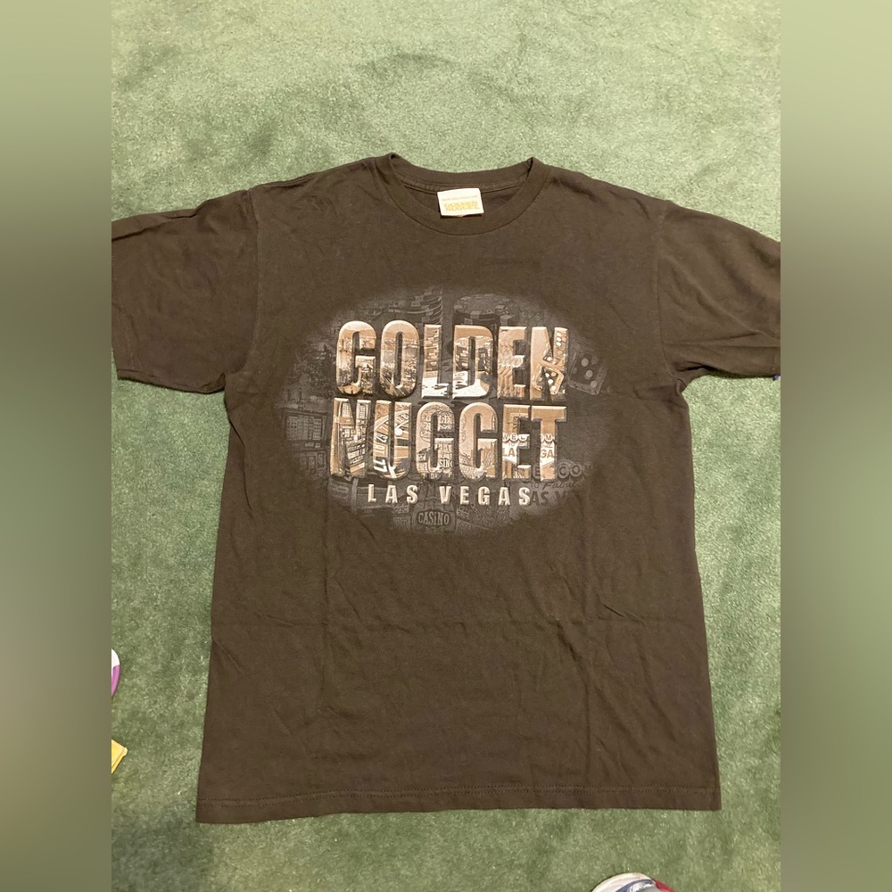 Golden Nugget puff letters brown tee Sz Med

Made exclusively for golden nugget
